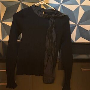 Chicwish Black Acrylic Bow Top